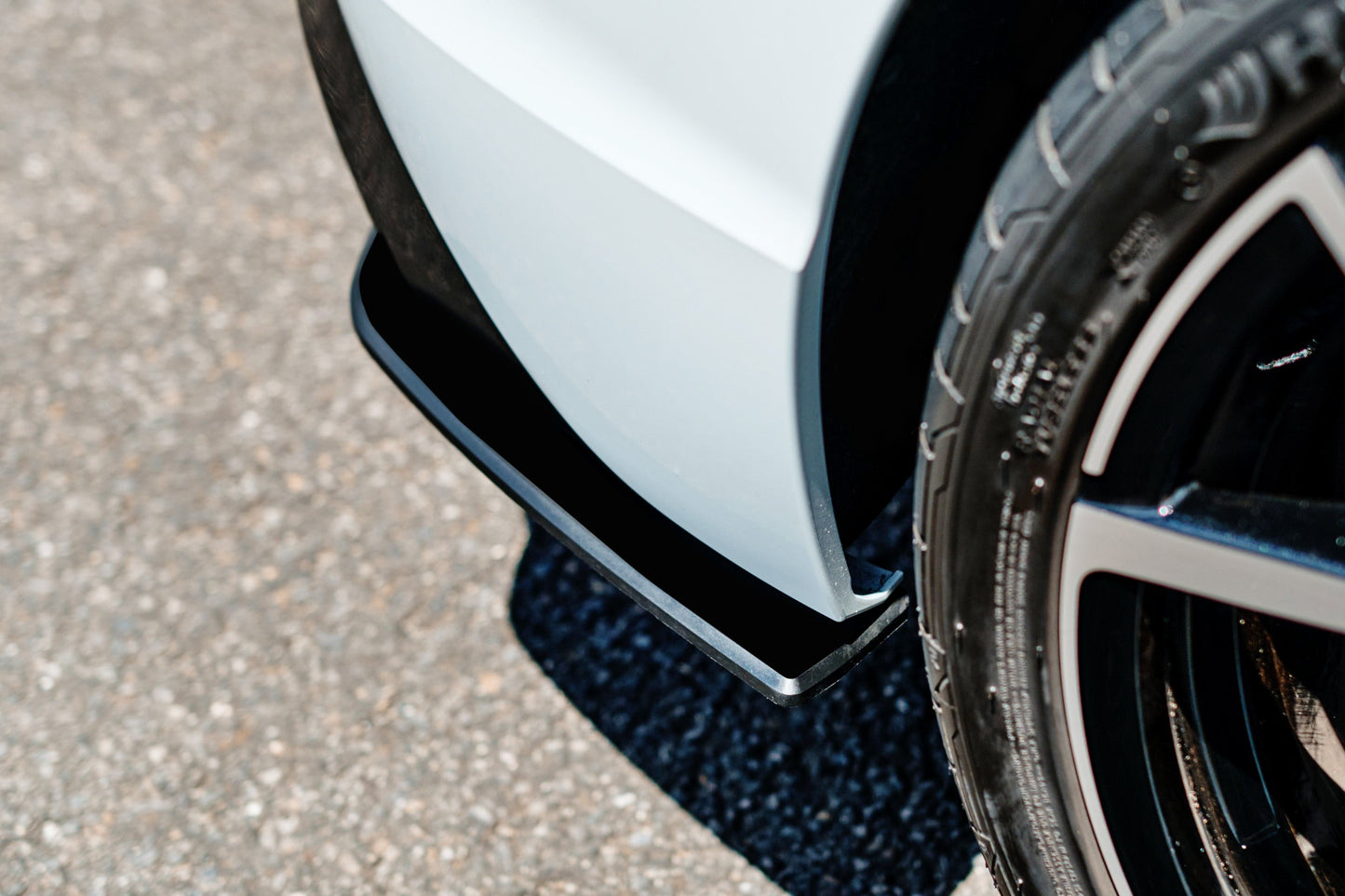 Flow Designs EX-DISPLAY - MK8 Golf R Rear Spats (Pair) - GLOSS BLACK